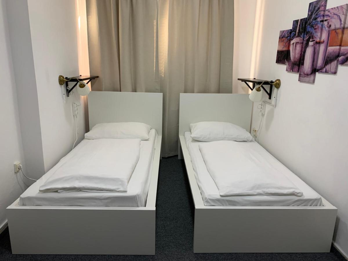 Penzion Holiday Trnava Esterno foto