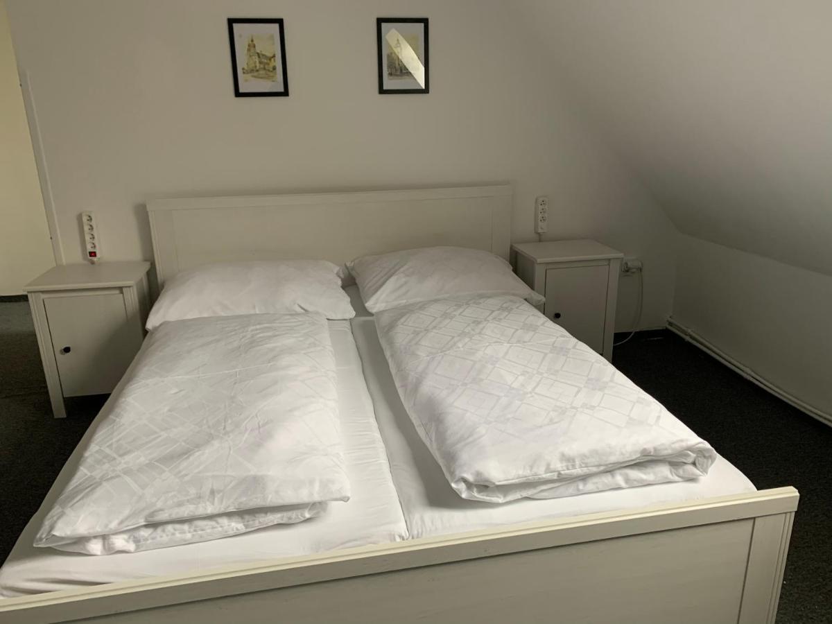 Penzion Holiday Trnava Esterno foto
