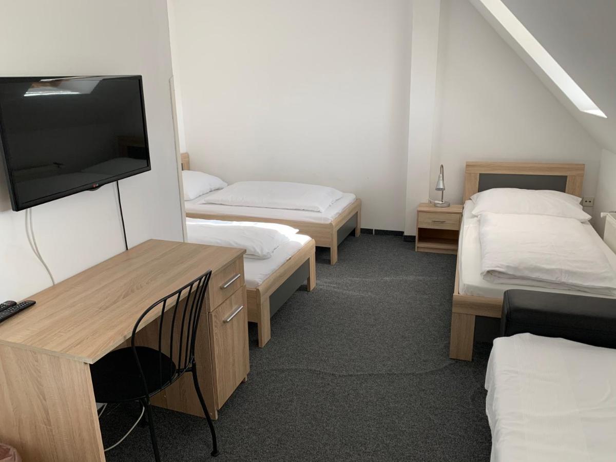 Penzion Holiday Trnava Esterno foto