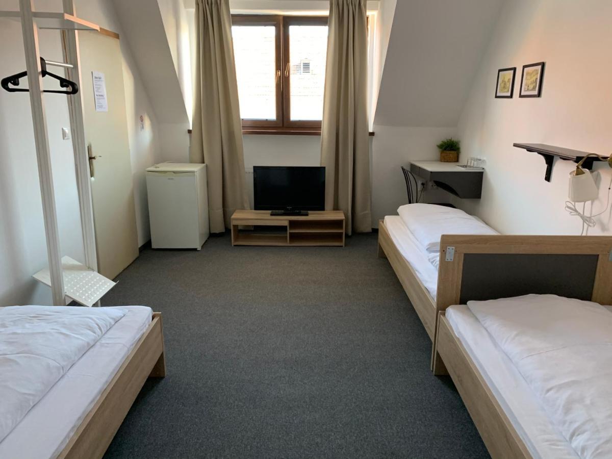 Penzion Holiday Trnava Esterno foto